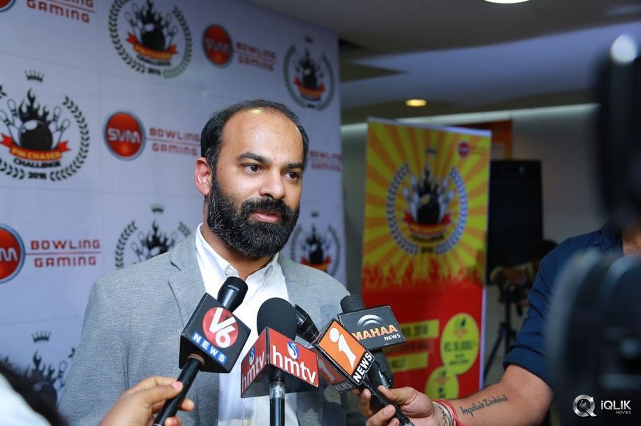 Nanna-Nenu-Naa-Boyfriends-Movie-Team-At-S-V-M-Mall